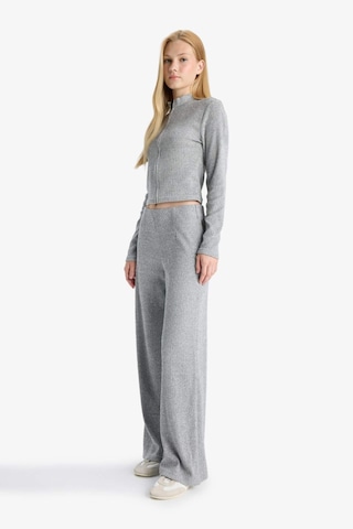 Defacto Beli Lastikli Flare Fit Geniş Paça Eşofman Altı F0991AX25WN Gri