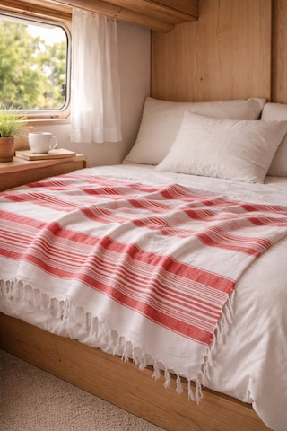 Çift Kişilik Pike 180x220 Cm Çizgili Çok Renkli %70 Pamuk %30 Polyester Dört Mevsim Kullanım Türkiye Üretim Tek Parça Pike Beyaz - Kırmızı