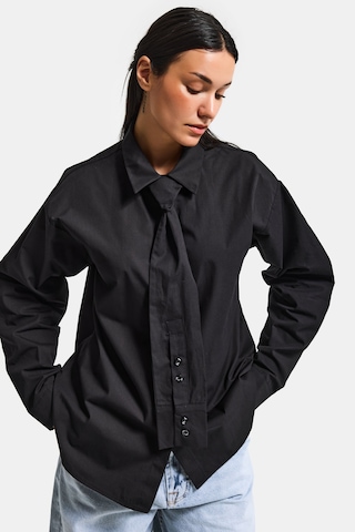 it's basic Kadın Siyah Oversize Kravat Detaylı Özel Tasarım Bol Kesim Gömlek
