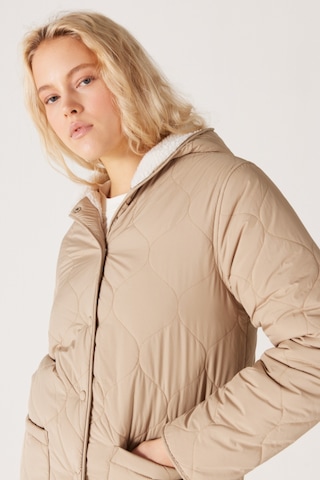 Wrangler Loose Fit Rahat Kesim Kapüşonlu Çift Taraflı Sherpa Bej Mont W232275614 Bej