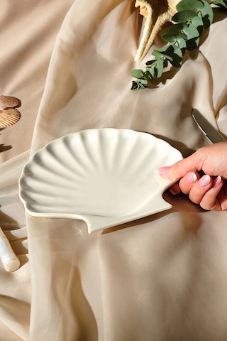 Karaca İstiridye Pasta Tabağı 20 Cm Beyaz