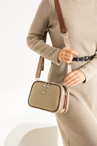 Baginn Çapraz Askılı Kadın Omuz Çantası 25 15 Cm Vegan Deri Mega Bag Postacı Çanta Günlül Suni Deri Çanta Vizon