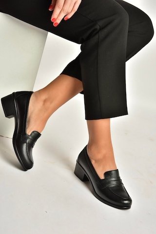 Fox Shoes Y555092203 Siyah Kalın Alçak Topuklu Kadın Ayakkabı Siyah