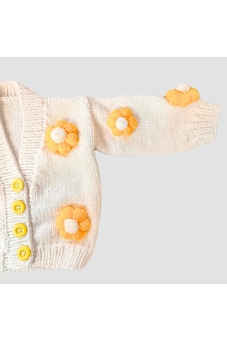 Uretti - Gülnur 2184 - El Örgüsü Sarı Çiçekli Kız Çocuk Hırka 5 Yaş - Beyaz Beyaz
