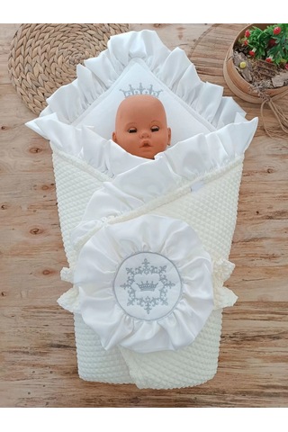 Yenidoğan Piramitland Soft Taç Nakışlı Bebek Battaniyesi Kundak Krem Çok Renkli