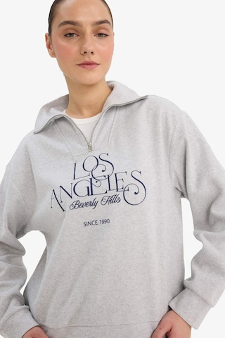 Defacto Regular Fit Yarım Fermuarlı Baskılı Sweatshirt G6692ax25wngr93 Gri-gr93