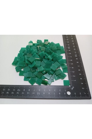 Yeşil Kare Vitray Cam Mozaik Taşı - Sanatsal Mozaik Çalışmalarınız İçin Yaklaşık 10 X 10 Mm