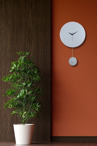 Elis Model Modern Metal Sıvama Akar Sessiz Mekanizmalı Duvar Saati 30 30cm Sarkaç Şeklinde Süs Beyaz