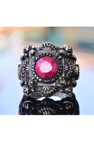 Erkekler İçin Lüks 925 Ayar Gümüş Yüzük - Yakut Taşlı - Zarif Ve Görkemli Tasarım Gümüş