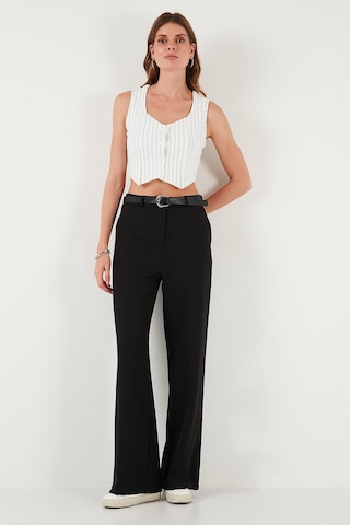 Lela Slim Fit Kalp Yaka Düğmeli Kalın Askılı Crop Bayan Yelek 5865497 Siyah Çizgili