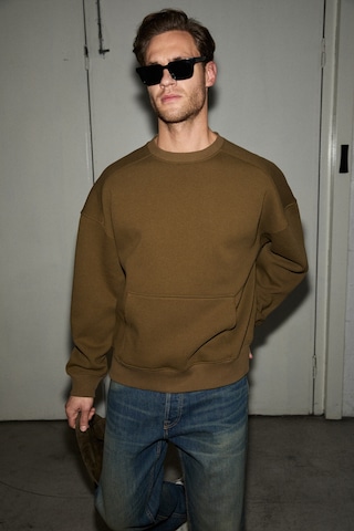 Grimelange Coyotes Erkek Bisiklet Yaka Kangru Cepli Organik Pamuk Regular Fit Koyu Haki Sweatshirt Koyu Haki