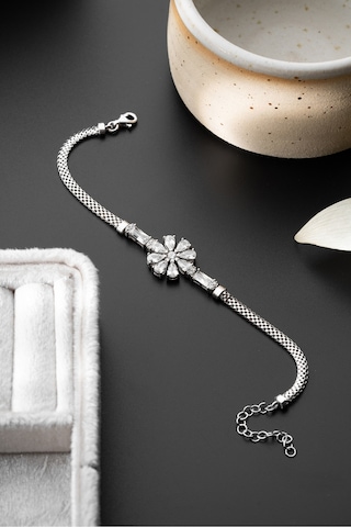 Çekirdekjewelry 925 Ayar Gümüş Zirkon Taşlı Çiçek Motifli Kadın Bileklik Gri