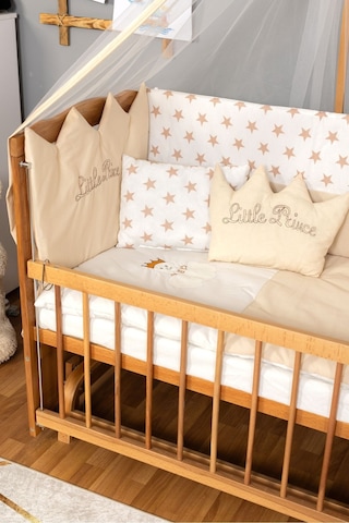 Ahşap Beşik Anne Yanı Beşik Vernikli 60x120 - Krem Nakış Erkek Uyku Seti + Yatak Ahşap