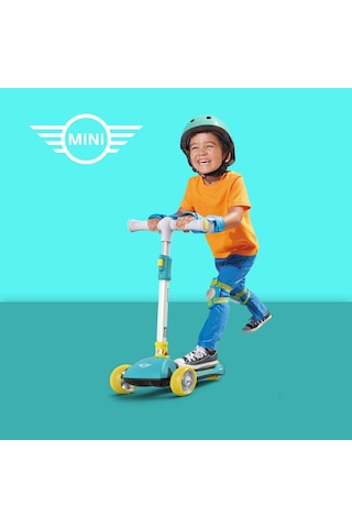 Lisanslı 3 Tekerlekli Katlanabilir Ayarlanabilir Işıklı 50 Kg Taşıma Kapasiteli Scooter Yeşil