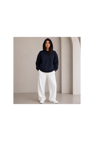 Herkesemoda Yaka Ve Kol Nakış Detaylı Kapüşonlu 2 İplik Şardonlu Sweatshirt Lacivert-bordo
