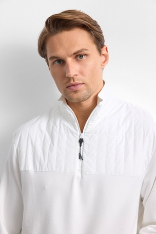 Backandbond Beyaz Regular Fit Dik Yaka Fermuarlı Sweatshirt