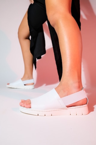 Luvishoes Londoi Beyaz Cilt Hakiki Deri Lastikli Kadın Sandalet Beyaz