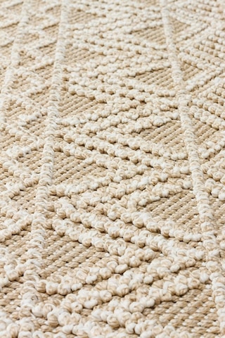 Soho Sh 14 Beige Hav Vermeyen Özel Ipler Ile Üretilen Etnik Örgü Desenlere Sahip Makine Halısı