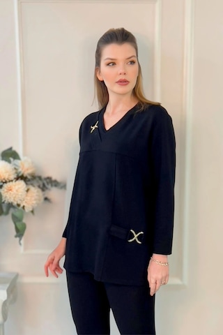 Yakası Toka Detaylı Parçalı Bluz Siyah