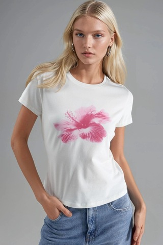 Hiccup Desenli Vücuda Oturan T-shirt Beyaz