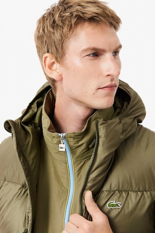 Lacoste Men's Water-resistant Puffer Vest Kaz Tüyü Dolgu Sabit Kapüşonlu Suitici Yelek Haki