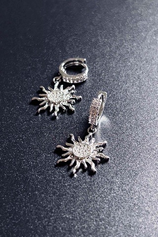 Zirkon Taşlı, Güneş Figürlü Paslanmaz Çelik Küpe 641, Gümüş Renk Gümüş