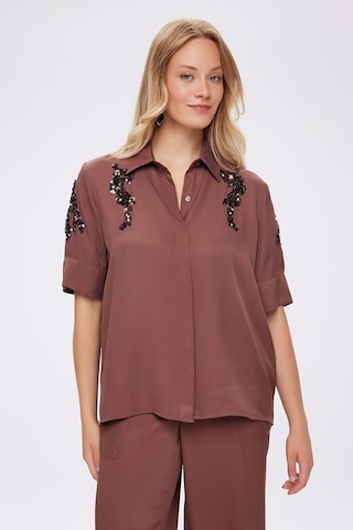 Faik Sönmez Payet Nakış Detaylı Rayon Viskon Kısa Kol Gömlek S26gml029 Us26gml02983 Koyu Kahve