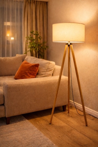 Tripod Lambader 3 Ayaklı Ahşap Krem Abajur Kumaş Başlık Köşe Aydınlatma Tripod Lambader 3 Ayaklı Ahşap Krem Abajur Kumaş Başlık Köşe Aydınlatma