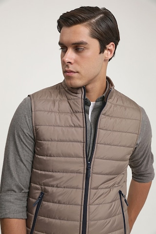 D's Damat Ds Damat Regular Fit Vizon Dik Yaka Elyaf Dolgulu Mevsimlik Fermuarlı Yelek Mont 7HF07ORT42611