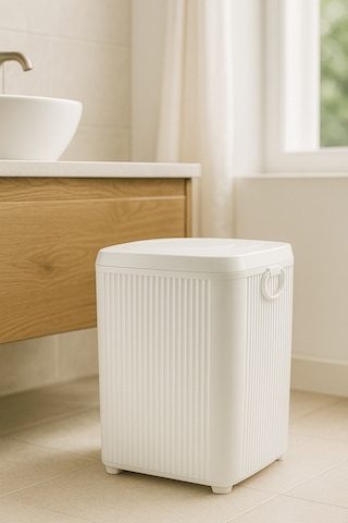 Lines Serisi Beyaz Banyo Seti, 5 Parça Akrilik Kare 5 Litre Çöp Kovası, Sabunluk, Fırçalık Takımı 3462 Beyaz