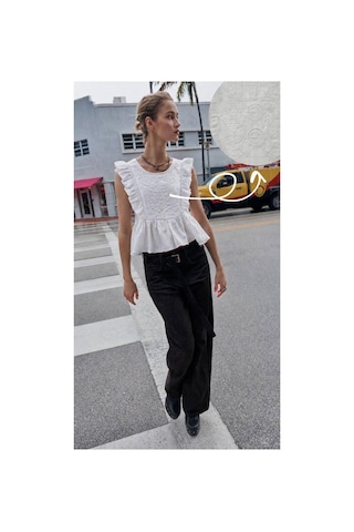 Bisou Fırfır Detaylı Nakışlı Peplum Beyaz Bluz Beyaz