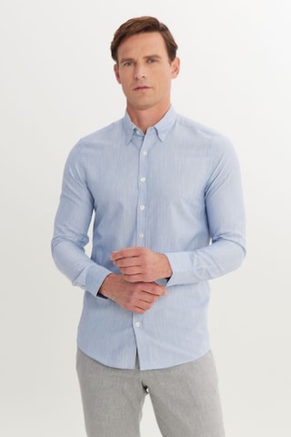 AC&Co / Altınyıldız Classics Erkek Mavı Pamuklu Comfort Fit Rahat Kesim Gizli Düğmeli Yaka Armürlü Gömlek Mavı