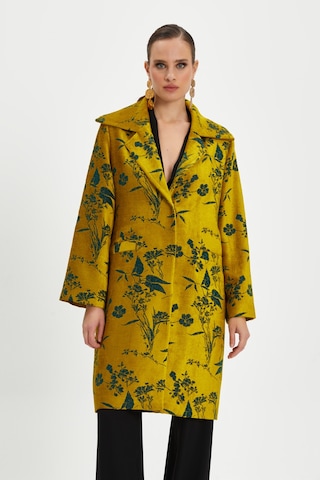 Kadın Çiçek Desenli Kaban - Geniş Yaka Detaylı, Zarif Ve Modern Tasarım - Özel Gün Ve Günlük Kullanım İçin İdeal Yeşil