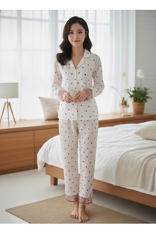 Kalp Desenli Saten Uzun Pijama Takımı Düğmeli Üst, Rahat Kesim Beyaz