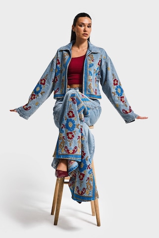 it's basic Kadın Kot Rengi 3s6-32 Bol Kesim Özel Nakış Desenli Tasarım Denim Ceket