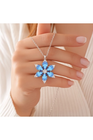 Işıklı Kutuda Aqua Taşlı Lotus Çiçeği Beyaz Gümüş Kolye Gümüş