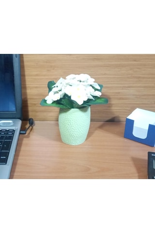 Vazoda Çiçek Dekoratif Beyaz Yapay Çiçek Vazo Dahil Yeşil Petek Desenli Poliresin 8 x 8 x 15 CM