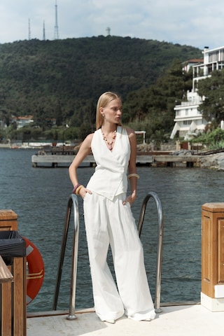 Nagmetah Sırt Pencereli Ekru Yelek Pantolon Takım Ekru