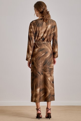 Bilekte Boy Kahverengi Desenli Elbise Kahverengi