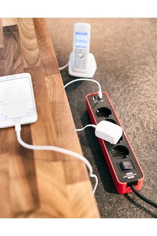 Brennenstuhl Ecolor 2xUSB Hızlı Şarj Özellikli 4'lü Priz 1.5 Metre Kırmızı