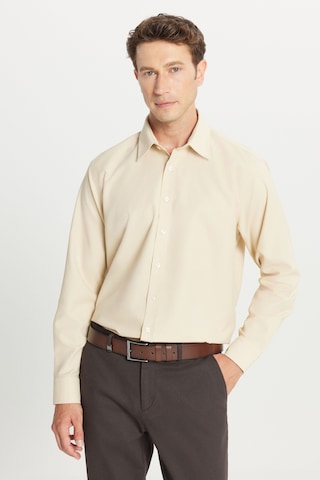 AC&Co / Altınyıldız Classics Erkek Bej Pamuklu Regular Fit Normal Kesim Klasik Yaka Armürlü Gömlek Bej