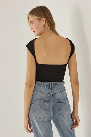 Hiccup Sırtı Açık Crop Top Siyah