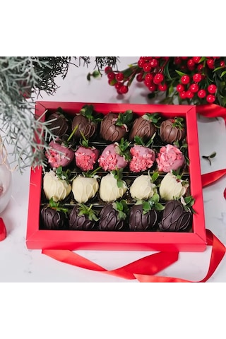 Sevgililer Günü Çilek Kaplı Çikolata Kutusu