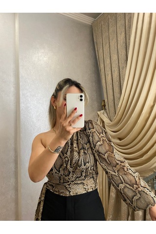 İlayla Yılan Desenli Tek Omuz Bluz Çok Renkli