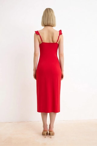 Benerly Kadın Maxi Bodycon V Yaka Kolsuz Volanlı Askılı Astarlı Esnek Örm Kırmızı