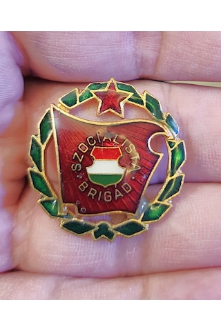 Macaristan Sosyalist Dönem Rozet-pin. Renkli Mineli.