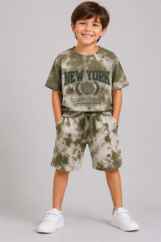 Riccotarz Erkek Çocuk Eskitme Detaylı Ve New York Baskılı T-shirt Yeşil Penye Şortlu Takım