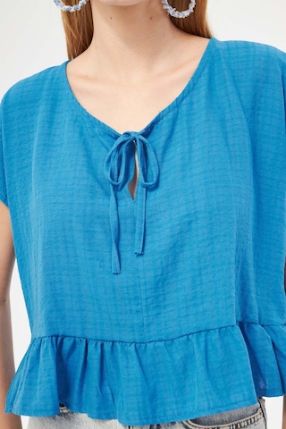 Armonika Kadın Mavi Yarasa Kol Yakası Bağlamalı Eteği Fırfırlı Oversize Crop Bluz Arm-24y001088