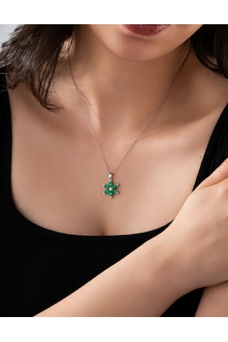 925 Ayar Zümrüt Taşlı Rodyum Lotus Çiçeği Gümüş Kolye Rn10306 Gümüş