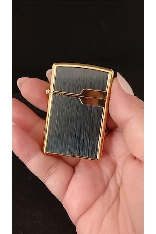 Gold Çerçeveli Karbon Fiber Dokulu Pürmüz Çakmak Çok Renkli